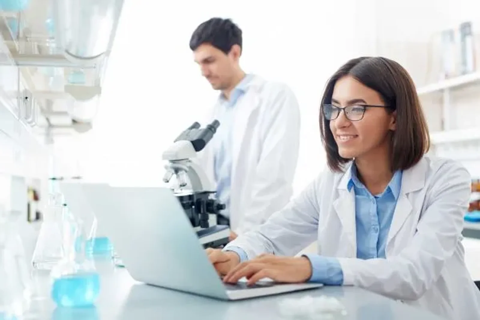 Top 5 Reasons to Become a Medical Laboratory Technologist