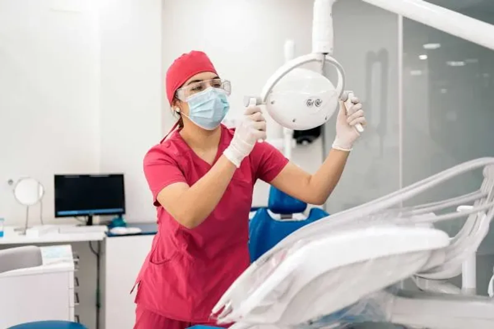 Top Dental Assistant Career Opportunities in Canada 2025