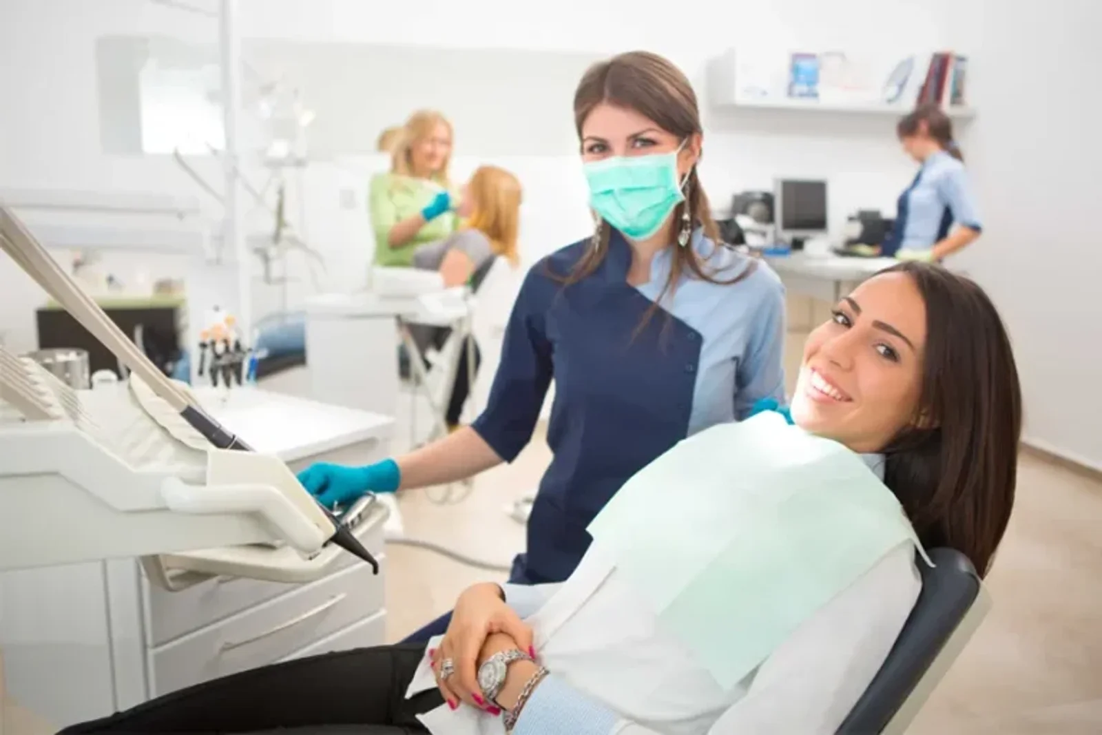 4 Signs You Could Be a Perfect Fit for Dental Assistant Training