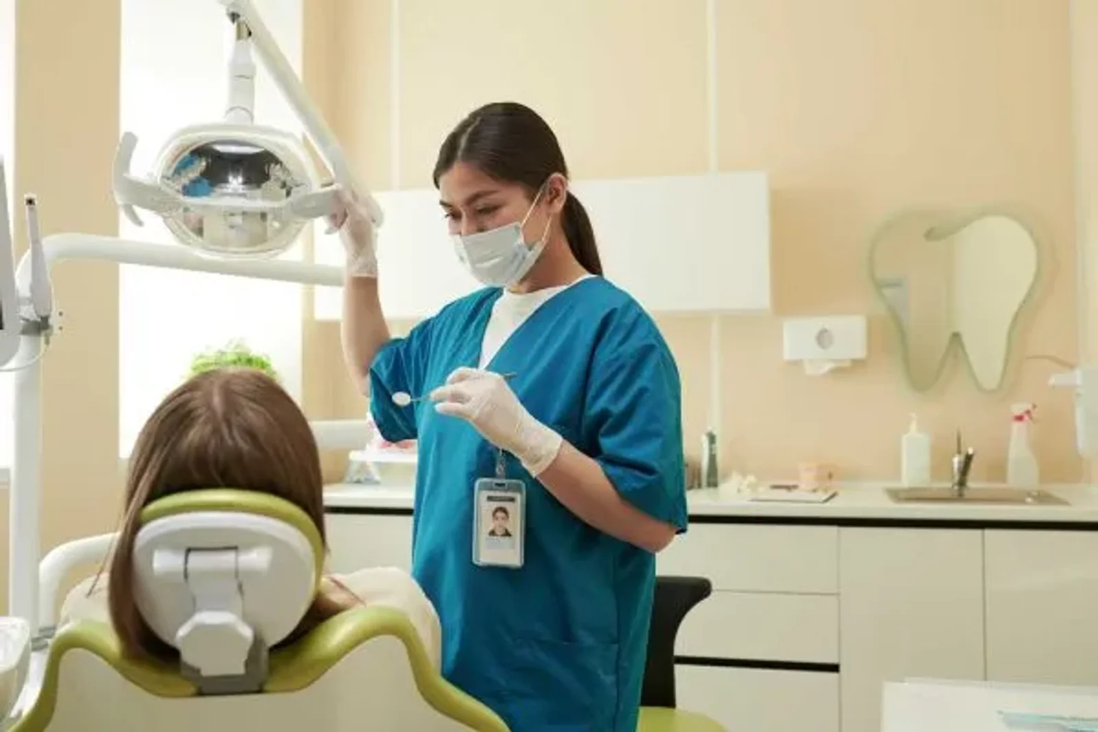 Inside the Dental Assistant Program: Your Leading-Edge Training
